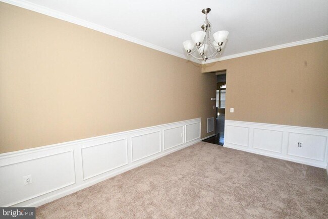 Building Photo - 9 Latham Ln