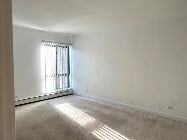 Building Photo - 1931 Prairie Square