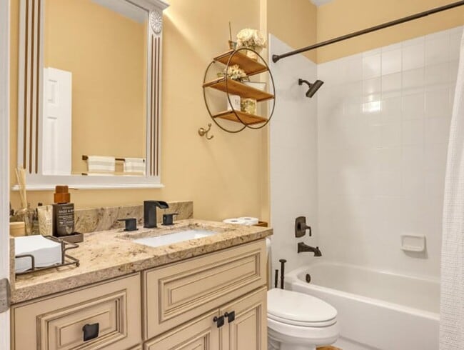 Building Photo - 2227 Ridgewood Cir