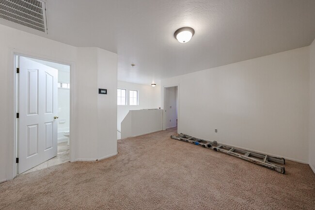 Building Photo - 337 W Mountain Sage Dr