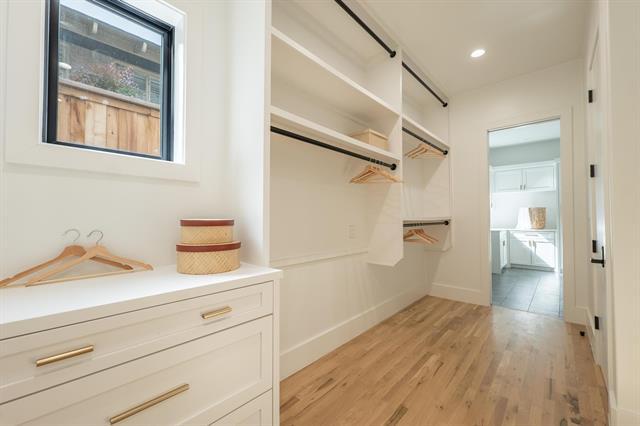 Building Photo - 6988 Bob O Link Dr