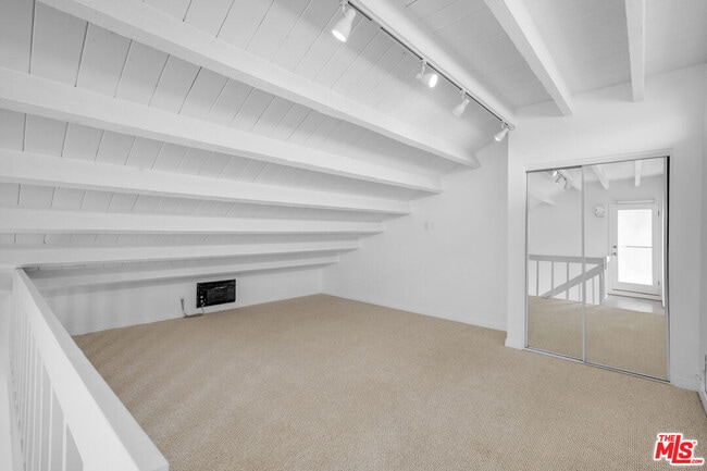 Building Photo - 1 Ironsides St