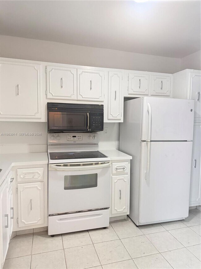 Building Photo - 7981 S French Dr