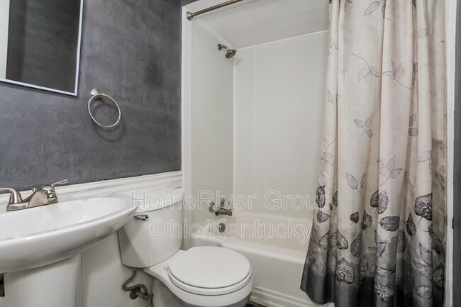 Building Photo - 3418 Vannest Ave