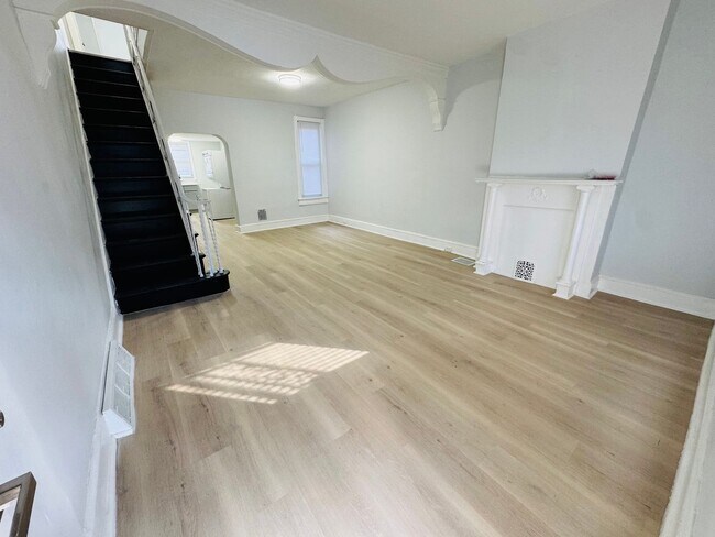 Building Photo - Remodeled 3b/1b House in West Philly! Section 8 Only