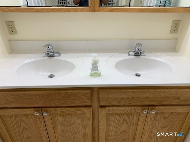 Building Photo - 19 Hawthorne Dr