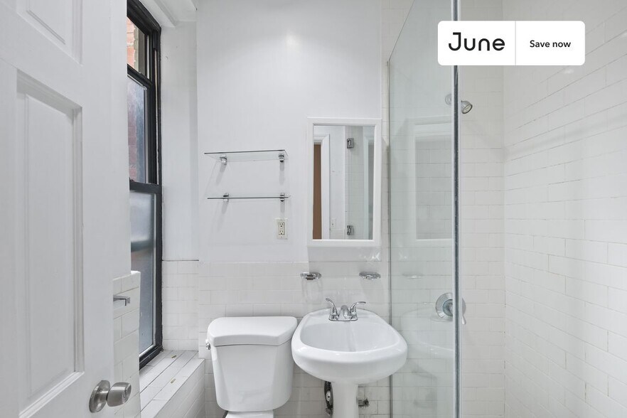 Building Photo - 715 E 5th St