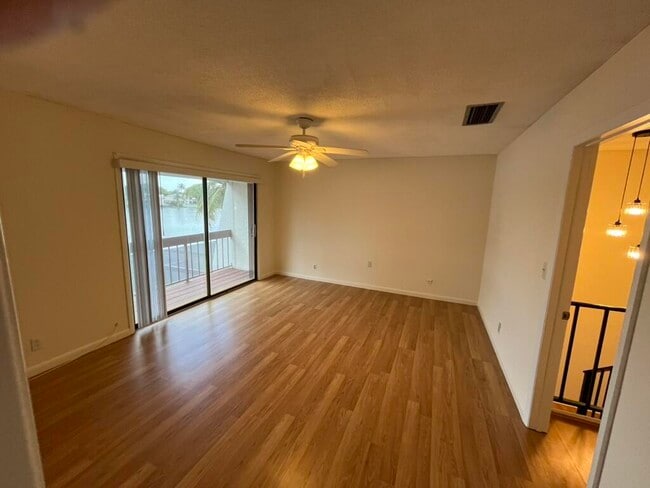 Building Photo - 3094 Bermwood Ln