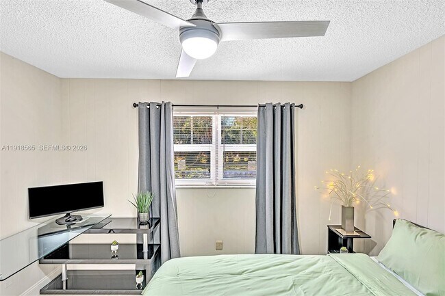 Building Photo - 2191 SW 27th Ln