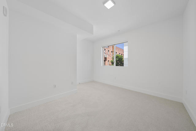 Building Photo - 1345 Havenhurst Dr