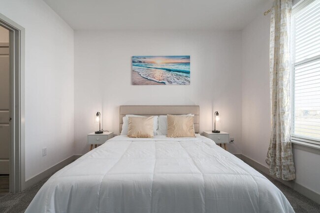 Building Photo - 5775 Sunrise Wy