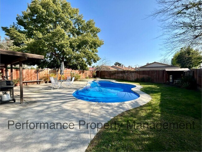 Building Photo - Cute 3 Bed/2 Bath SW Bakersfield Home w RB...