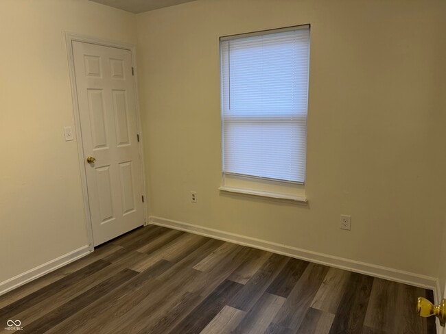 Building Photo - 4930 Elliott Ave