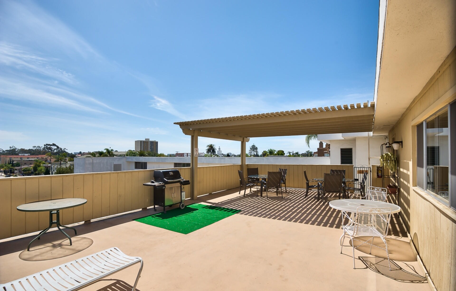 Building Photo - 1907 Robinson Ave