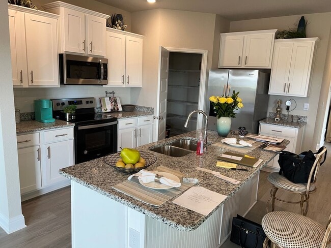 Building Photo - AVAILABLE IN NOVEMBER - Don't miss this op...