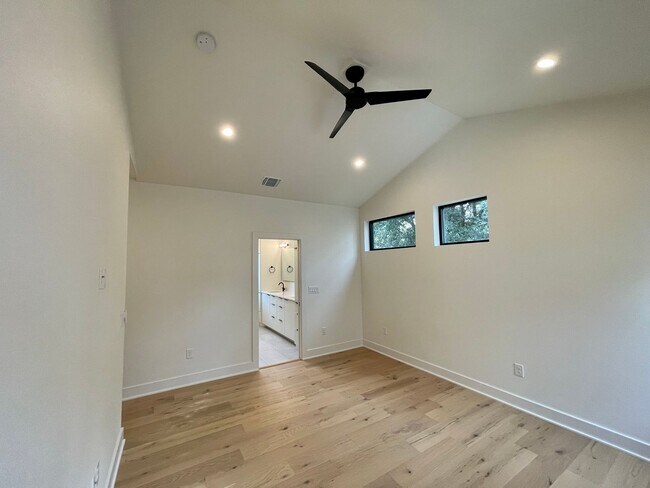 Building Photo - Palo Duro