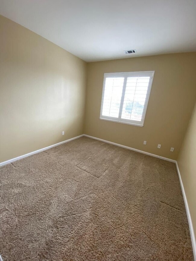Building Photo - 4 Bed 2.5 Bath Single Family Home In San R...