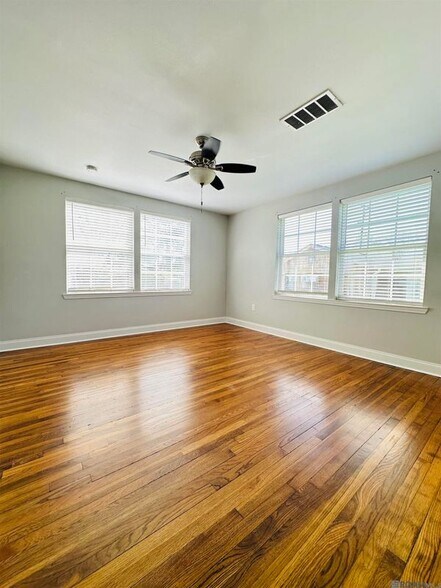 Building Photo - 376 Croydon Ave