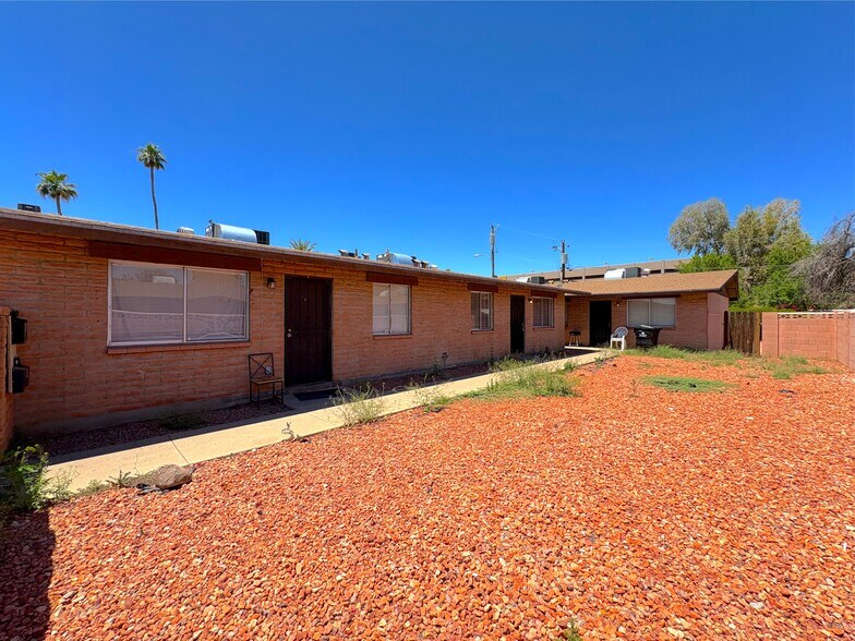 Primary Photo - 1746 E Virginia Ave