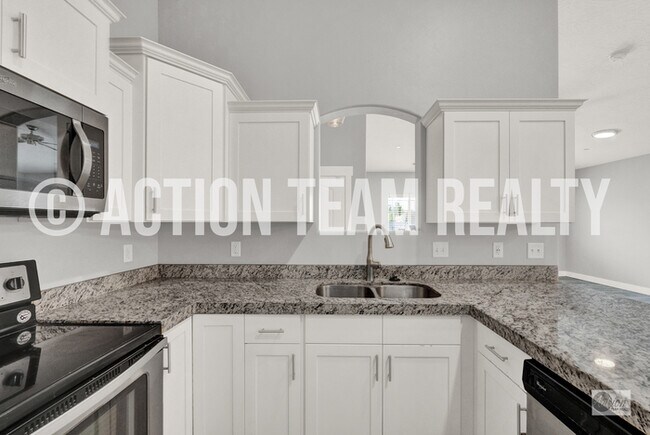 Building Photo - Top Floor Condo in Saratoga Springs!