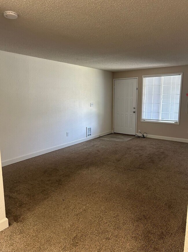 Building Photo - 412 Huber Ct