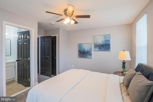 Building Photo - 9 Glenmore Ave