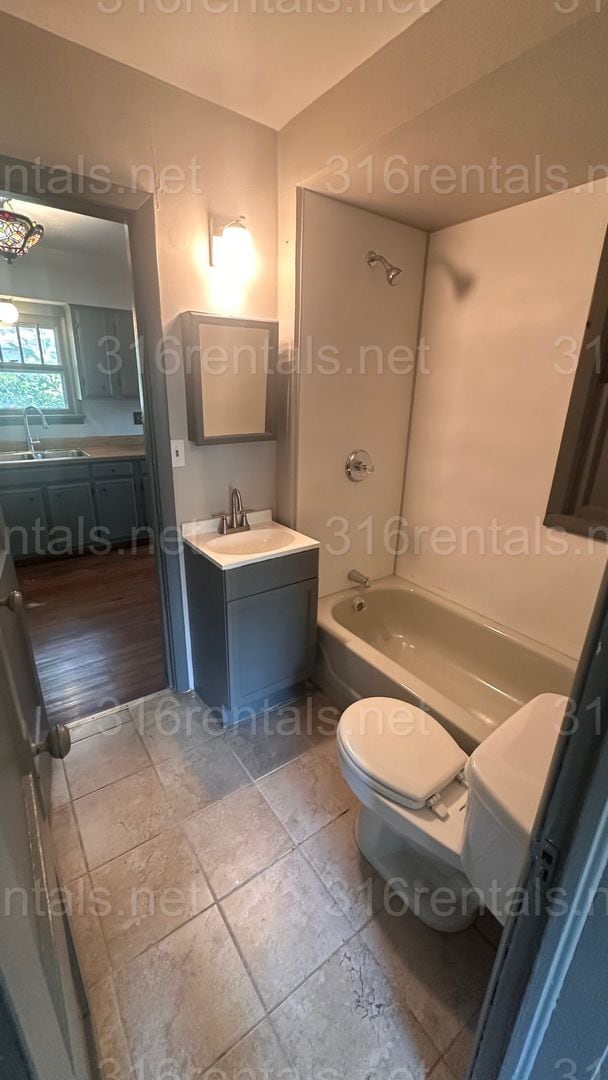 Building Photo - $825 - 2 bed 1 bath - Single Family Home