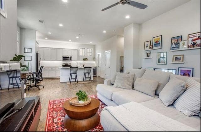 Building Photo - 5073 Gaston Ave