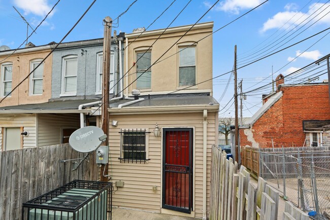 Building Photo - 200 N Glover St