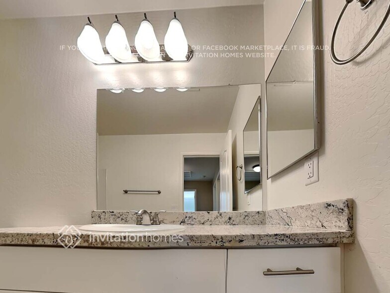 Building Photo - 10054 E Impala Ave