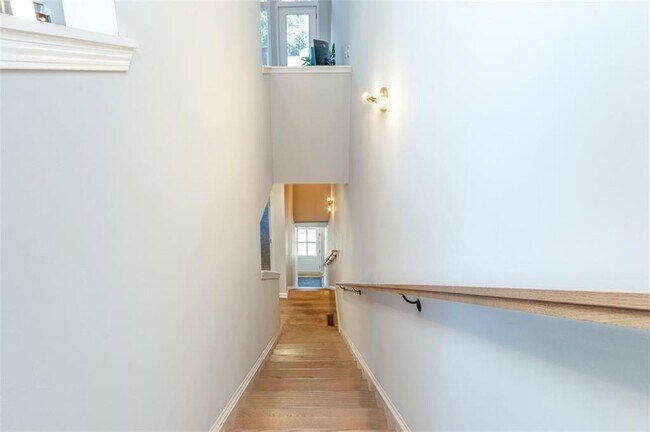 Building Photo - 912 Brees Ct