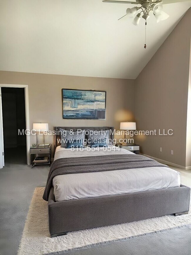 Building Photo - Stop scrolling—your dream home in Lee’s Summit is officially here!