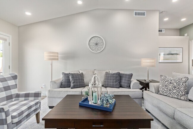 Building Photo - Mesa 2 Bed/ 2 Bath Fully Furnished Townhome