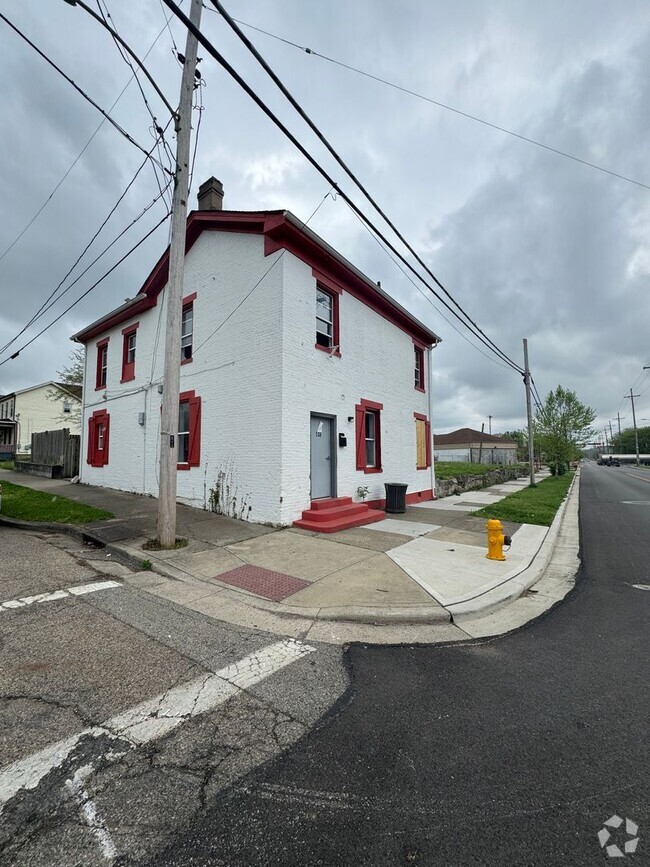 Building Photo - 538 S Front St