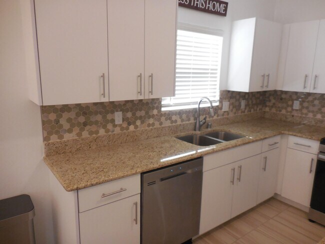 Building Photo - 12880 Haxby St