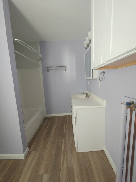 Building Photo - 669 Rathbun St