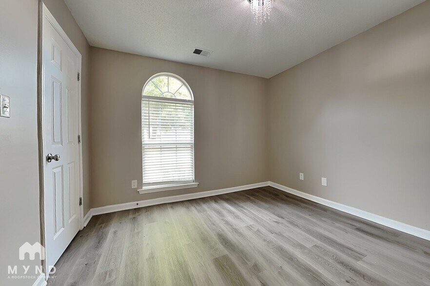 Building Photo - 10374 Cottage Oaks Dr