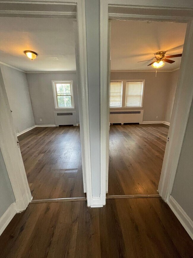 Building Photo - 3840 Dolfield Ave