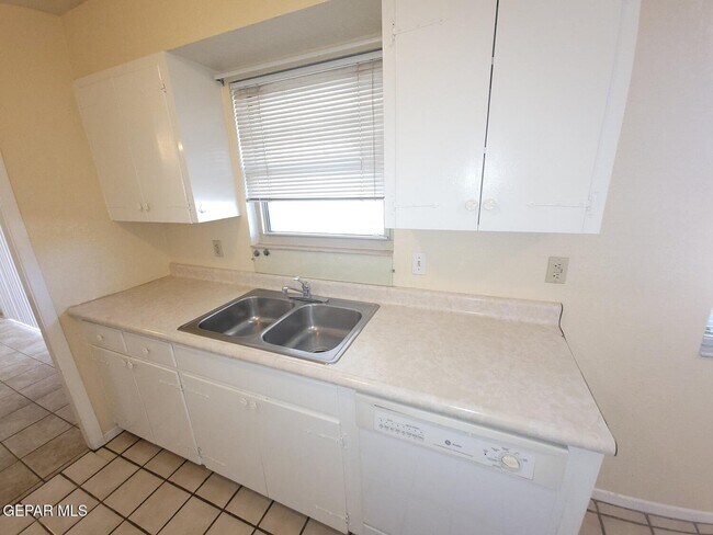 Building Photo - 240 Ferrari Ct