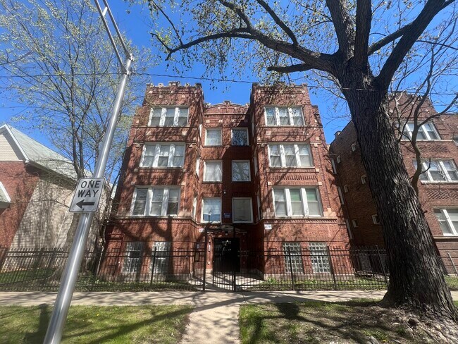 Primary Photo - 1416 E 68th St