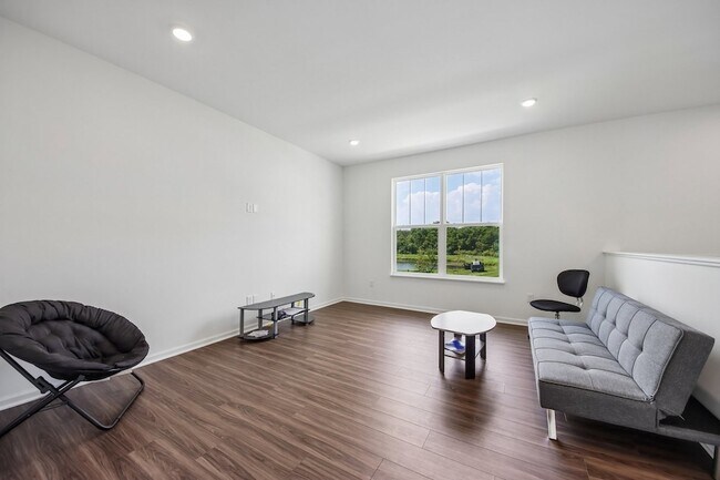 Building Photo - 1109 Atterberg Rd