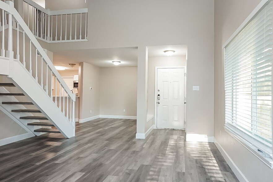 Building Photo - 10842 Riana Dr