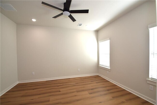 Building Photo - 540 Cosmos St