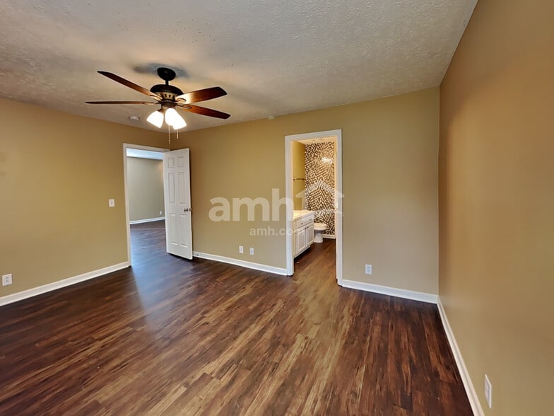 Building Photo - 1700 Stone Hollow Ct