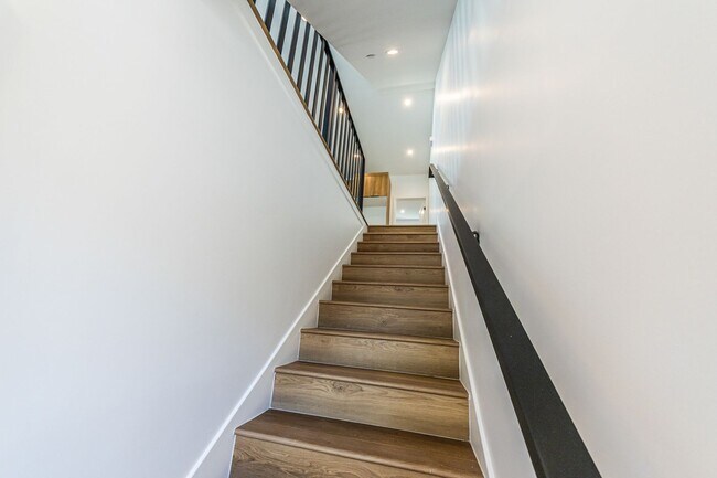 Building Photo - 5506 Barton Ave