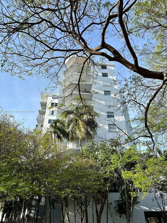 Primary Photo - 6900 Bay Dr