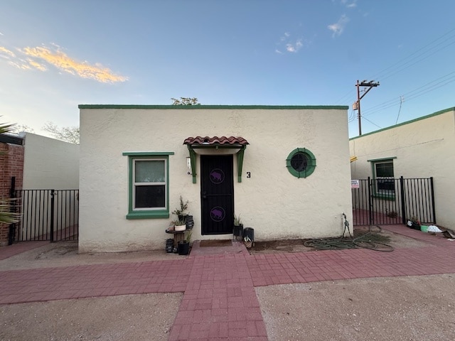 Building Photo - 415 E 5th St