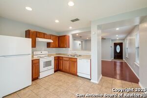 Building Photo - 618 Cormorant