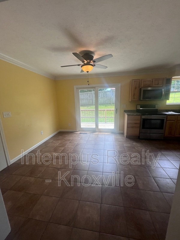 Building Photo - 7728 Chapel Bend Dr