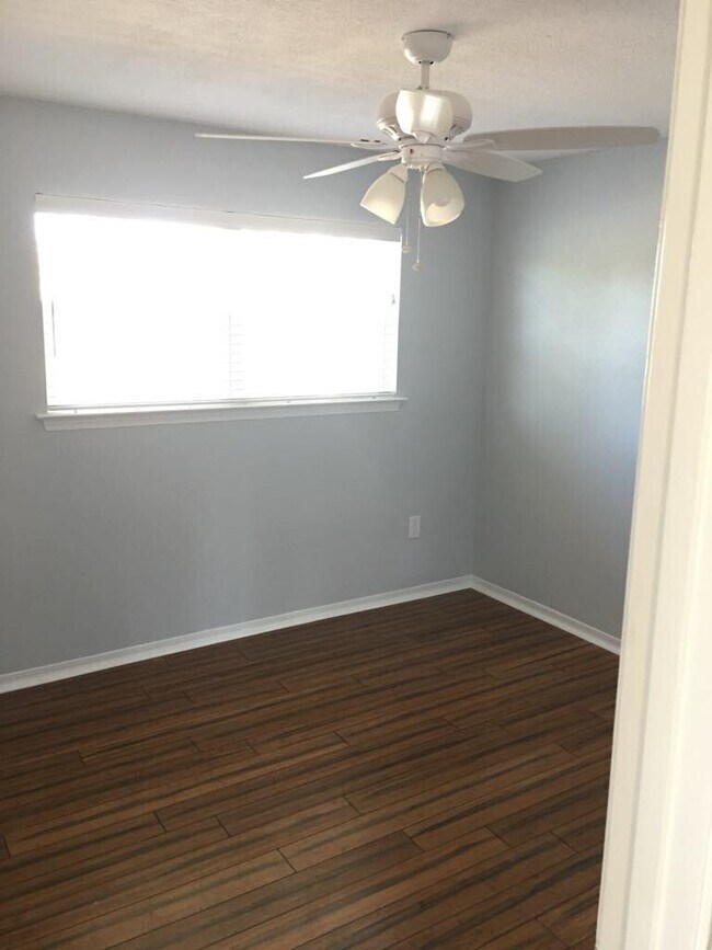 Building Photo - 1221 Quail Ridge Dr